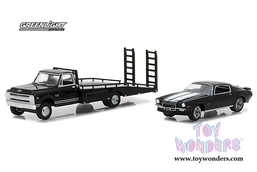 Greenlight - Chevrolet&reg; C-30 Ramp Truck with Chevrolet&reg; Camaro Z/28&reg; (1970/1971, 1/64 scale diecast model car, Black) 29935/48