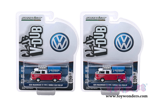  Greenlight - Club Vee-Dub Series 10 | Volkswagen Type 2 Double Cab Pick-Up with Canopy - Volkswagen Road Service (1976, 1/64 scale diecast model car, Red/Blue) 29980E/48