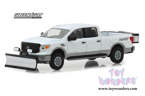 Greenlight - Nissan Titan XD Pickup Truck with Snow Plow and Salt Spreader (2018, 1/64 scale diecast model car, White) 30021/48