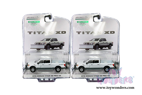Greenlight - Nissan Titan XD Pickup Truck with Snow Plow and Salt Spreader (2018, 1/64 scale diecast model car, White) 30021/48