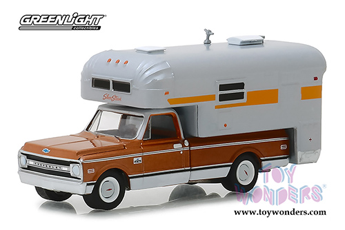 Greenlight - Chevrolet&reg; C-10 Cheyenne&trade; with Silver Streak Camper (1970, 1/64 scale die cast model car, Brown/Silver) 30023/48
