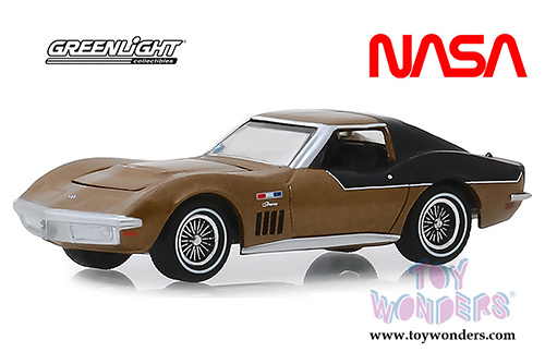 Greenlight - NASA Apollo XII Astronaut's Chevrolet&reg; Corvette&reg; "AstroVette" (1969, 1/64 scale diecast model car, Gold/Black) 30073/48