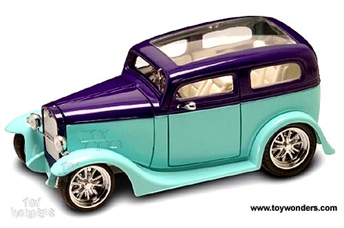Yatming Shyne Rodz - Ford Model A Sedan w/ Dices (1931, 1/18 scale diecast model car, Green/ Purple) 30078