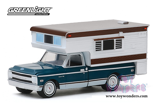 Greenlight - Chevrolet&reg; C-10 Cheyenne with Large Camper (1969, 1/64 scale die cast model car, Green) 30121/48