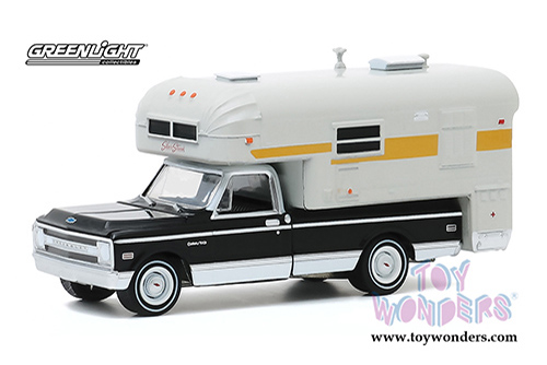 Greenlight - Chevrolet&reg; C-10 Cheyenne with Silver Streak Camper (1969, 1/64 scale diecast model car, Black/White) 30190/48