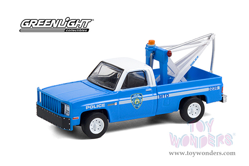 Greenlight - GMC Sierra K2500 with Drop in Tow Hook - New York City Police Dept (NYPD) (1987, 1/64 scale diecast model car, Blue) 30236/48