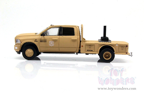 Greenlight - Dodge Ram 3500 Dually Flatbed Gooseneck Carabineros De Chile Military Truck (2018, 1/64 scale die cast model car, Matte Tan) 30271/48