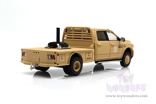 Greenlight - Dodge Ram 3500 Dually Flatbed Gooseneck Carabineros De Chile Military Truck (2018, 1/64 scale die cast model car, Matte Tan) 30271/48