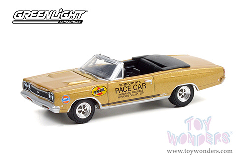Greenlight - Plymouth GTX HEMI Convertible - 1967 Los Angeles Times Grand Prix at Riverside International Raceway Official Pace Car (1968, 1/64 scale diecast model car, Gold Metallic) 30272/48