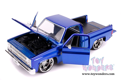 Jada Toys Just Trucks - Chevrolet&reg; C10 Custom Pickup (1985, 1/24 scale diecast model car, Candy Blue) 30287