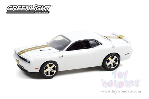Greenlight - Dodge Challenger R/T - Hurst Performance Edition (2009, 1/64 scale diecast model car, White/Gold) 30306/48
