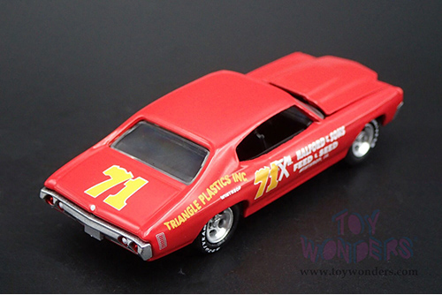 Greenlight - Doc Mayner's Chevrolet&reg; Chevelle #71 - J. Gallery Drainage Winthrop, IA - Pennzoil (1972, 1/64 scale diecast model car, Red) 30315/48