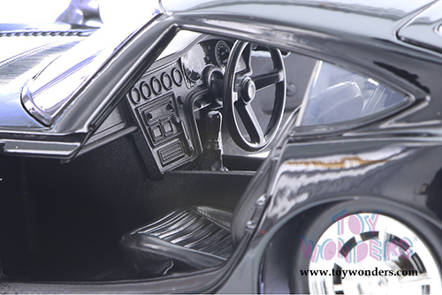 Jada Toys - Metals Die Cast | JDM Tuners&trade; Toyota 2000 GT Hardtop (1967, 1/24, diecast model car, Asstd.) 30539DP1