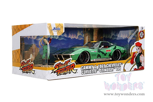Jada Toys - Hollywood Rides | Chevrolet® Corvette™ with Cammy Diecast Figure "Street Fighter" (1969, 1/24, diecast model car, Green/Yellow stripe) 30837
