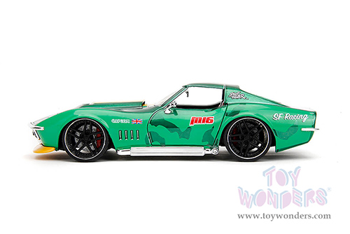 Jada Toys - Hollywood Rides | Chevrolet® Corvette™ with Cammy Diecast Figure "Street Fighter" (1969, 1/24, diecast model car, Green/Yellow stripe) 30837