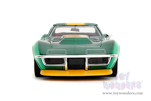 Jada Toys - Hollywood Rides | Chevrolet® Corvette™ with Cammy Diecast Figure "Street Fighter" (1969, 1/24, diecast model car, Green/Yellow stripe) 30837