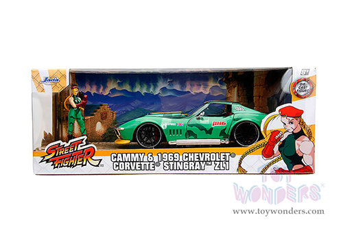 Jada Toys - Hollywood Rides | Chevrolet® Corvette™ with Cammy Diecast Figure "Street Fighter" (1969, 1/24, diecast model car, Green/Yellow stripe) 30837