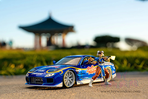 Jada Toys - Hollywood Rides | Mazda RX-7 with Chun-Li Diecast Figure "Street Fighter" (1993, 1/24, diecast model car, Blue) 30838