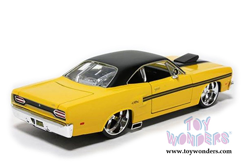Maisto Design - Classic Muscle | Plymouth GTX Hard Top (1970, 1/24 scale diecast model car, Yellow) 31016YL