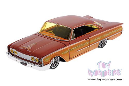 Maisto All Stars - Ford Starliner Hardtop (1960, 1/24 scale diecast model car, Orange) 31038OR