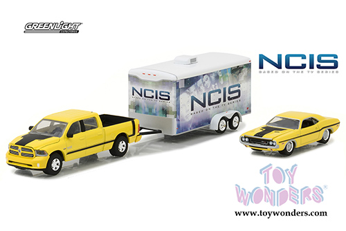 Greenlight - Hollywood Hitch & Tow Series 4 | Dodge Ram 1500 Pickup with 1970 Dodge Challenger R/T Yellow with Enclosed Car Trailer "NCIS" TV series (2015, 1/64 scale diecast model car, Yellow) 31040C/24