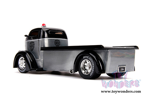 Jada Toys - 20th Anniversary | HEAT Ford COE Flatbed Tow Truck (1947, 1/24, diecast model car, Raw Metal/Black) 31072