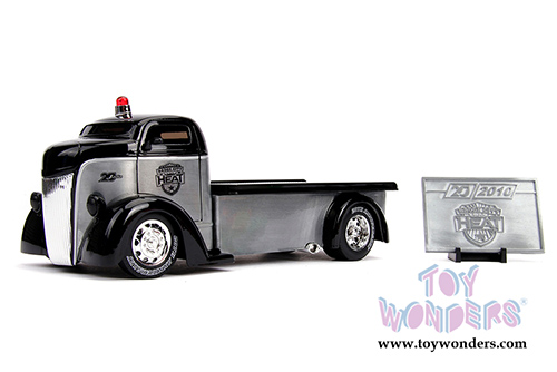 Jada Toys - 20th Anniversary | HEAT Ford COE Flatbed Tow Truck (1947, 1/24, diecast model car, Raw Metal/Black) 31072