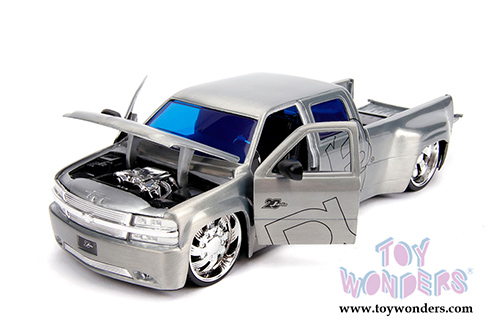 Jada Toys - 20th Anniversary | DUB City Chevrolet&reg; Silverado Dooley Pickup Truck (1999, 1/24, diecast model car, Raw Metal) 31077