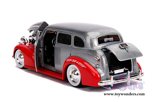 Jada Toys - 20th Anniversary | Hollywood Rides&reg; Betty Boop's Chevy&reg; Master Deluxe Hardtop (1939, 1/24, diecast model car, Raw Metal/Red) 31091