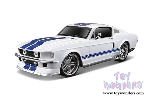 Maisto Design - Classic Muscle | Ford Mustang GT Hardtop (1967, 1/24 scale diecast model car, White) 31094W