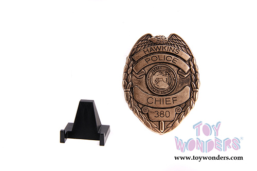 Jada Toys - Metals Die Cast - Hollywood Rides | Stranger Things Hopper's Chevy® Blazer with Police Badge (1/24, diecast model car, Beige) 31111