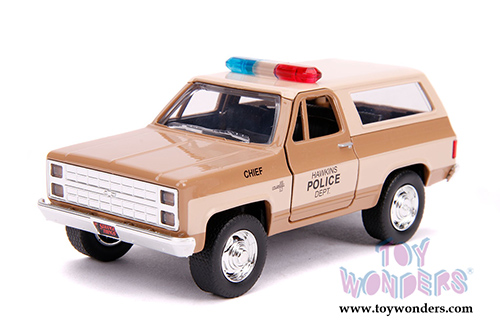 Jada Toys - Hollywood Rides | Stranger Hopper's Chevrolet® Blazer Hawkins Police Dept (1980, 1/32 scale diecast model car, Beige) 31114