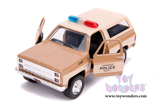Jada Toys - Hollywood Rides | Stranger Hopper's Chevrolet® Blazer Hawkins Police Dept (1980, 1/32 scale diecast model car, Beige) 31114