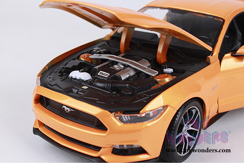 Maisto - Ford Mustang Hardtop (2015, 1/18 scale diecast model car, Orange) 31197OR