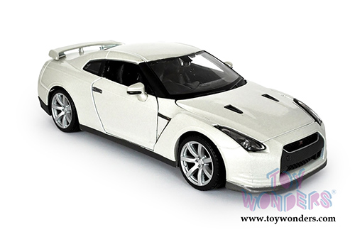 Maisto - Special Edition | Nissan GT-R Hardtop (2009, 1/24 scale diecast model car, Pearl White) 31294W