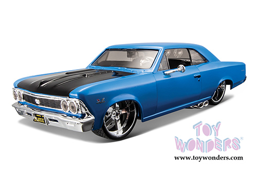 Maisto Design - Classic Muscle | Chevrolet&reg; Chevelle&reg; SS&trade; 396 Hardtop (1966, 1/24 scale diecast model car, Blue) 38333BU