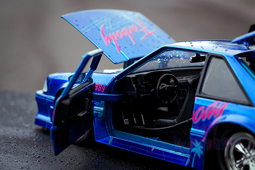 Jada Toys - I Love The 80's | Ford Mustang GT (1989, 1/24 scale diecast model car, Candy Blue) 31379