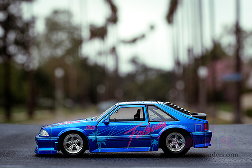 Jada Toys - I Love The 80's | Ford Mustang GT (1989, 1/24 scale diecast model car, Candy Blue) 31379