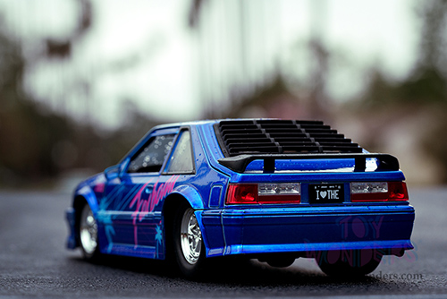 Jada Toys - I Love The 80's | Ford Mustang GT (1989, 1/24 scale diecast model car, Candy Blue) 31379