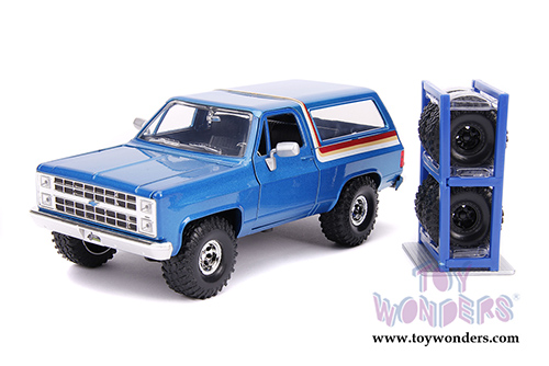 Jada Toys Just Trucks - Chevrolet&reg; Blazer with Extra Wheels (1980, 1/24 scale diecast model car, Metallic Blue) 31396