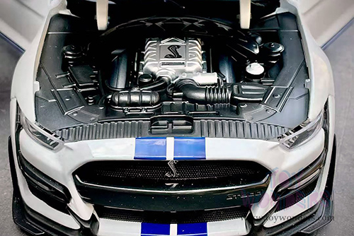 Maisto Special Edition - Ford Mustang Shelby&reg; GT500&reg; Hardtop (2020, 1/18 scale diecast model car, White) 31452W