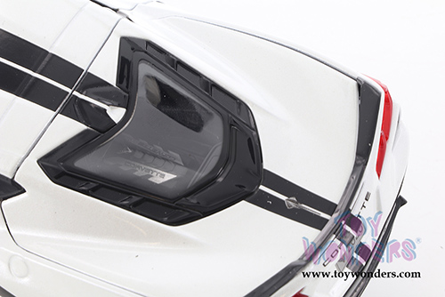 Maisto - Special Edition | Chevrolet&reg; Corvette&reg; Stingray Coupe Z51 (2020, 1/24 scale diecast model car, White) 31527W