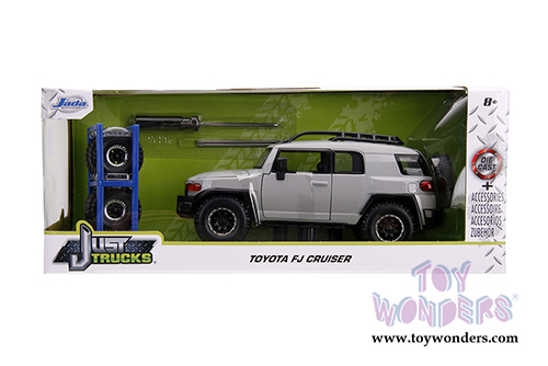 Jada Toys Just Trucks - Toyota FJ Cruiser with Roof Rack and Extra Wheels (1/24 scale diecast model car, Gray) 31557