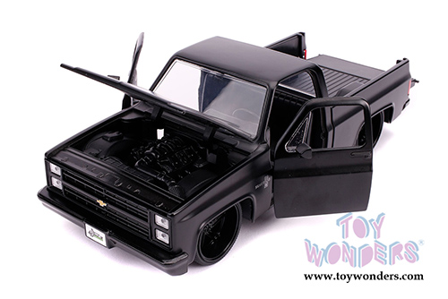 Jada Toys Just Trucks - Chevrolet&reg; C10 Custom Pickup (1985, 1/24 scale diecast model car, Primer Black) 31604