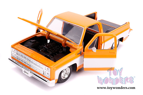 Jada Toys Just Trucks - Chevrolet&reg; C10 Pickup Stock (1985, 1/24 scale diecast model car, Asstd.) 31623DP1