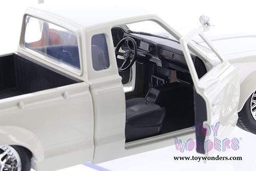 Jada Toys JDM Tuners&trade; - Datsun 620 Pickup (1972, 1/24, diecast model car, Asstd.) 31625DP1