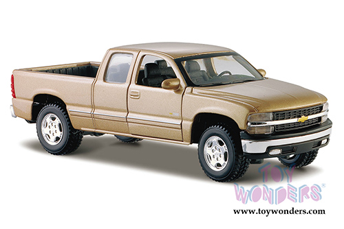Maisto - Chevy Silverado Pickup Truck (1/27 scale diecast model car, Gold) 31941G