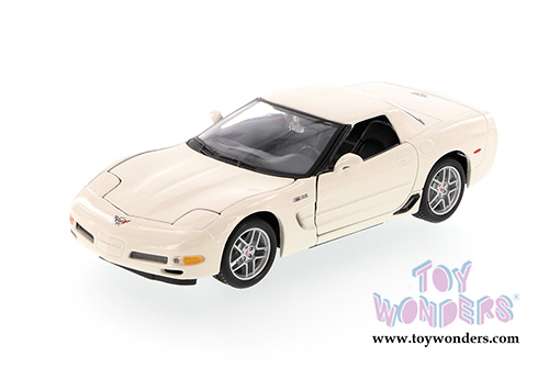 Maisto - Chevy Corvette Z06 Hard Top (2002, 1/24 scale diecast model car, White) 31989W