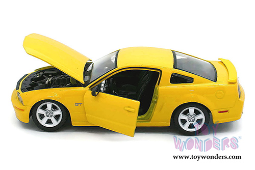 Maisto - Special Edition | Ford Mustang GT Hardtop (2006, 1/24 scale diecast model car, Yellow) 31997YL