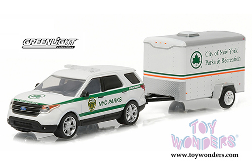 Greenlight - Hitch & Tow Series 7 - 2015 Ford Explorer NYC Parks and Recreation with Small Cargo Trailer (1/64 scale diecast model car, White/Green) 32070D/48